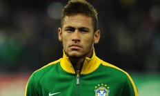 开云体育app-风驰电掣的赛道与铁壁封锁的球场，一场年度争冠的终极隐喻