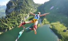 开云体育-锁链与利刃，雄鹿窒息防守下，德罗赞的孤星闪耀