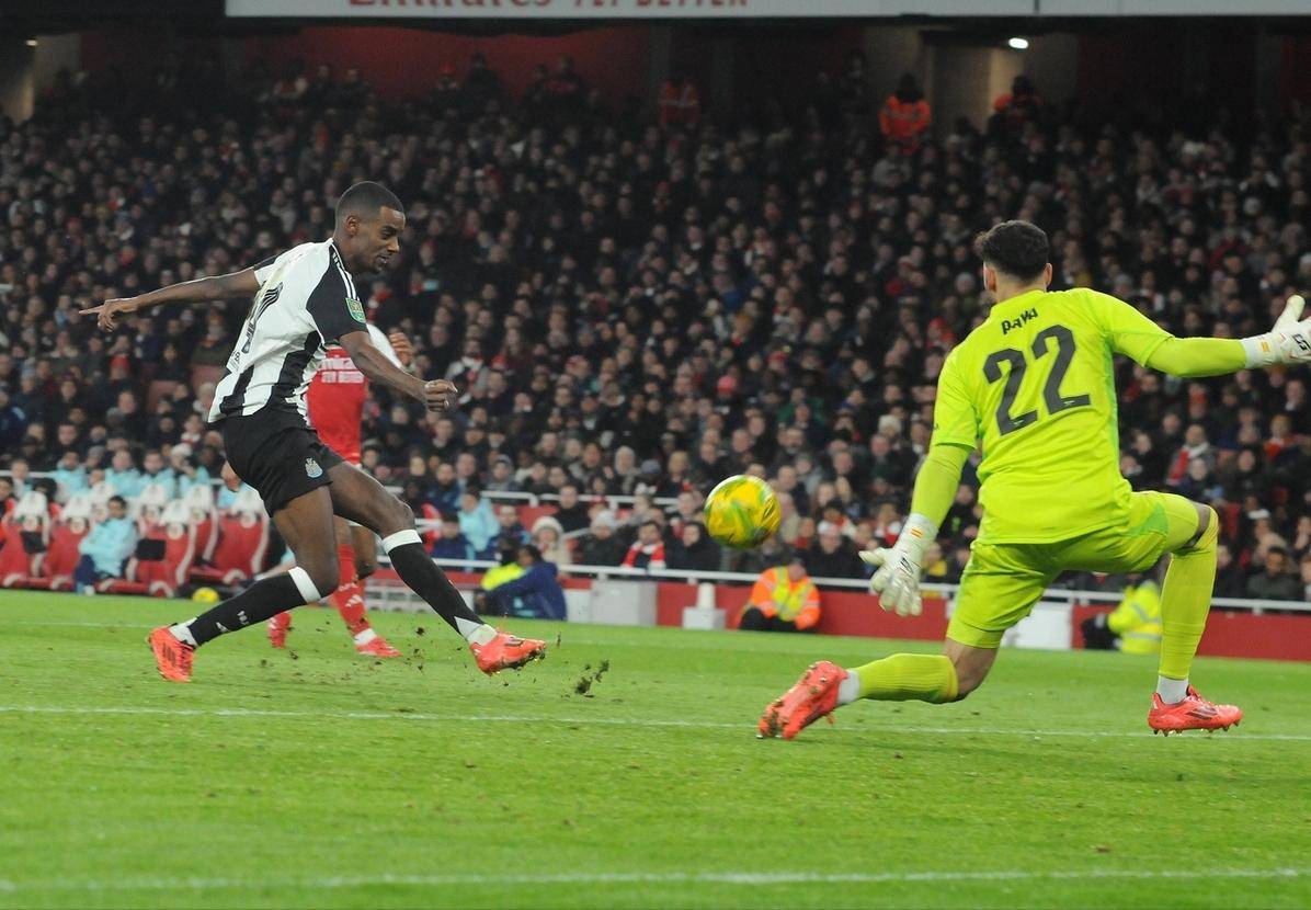 利物浦血战巴萨,英超重回巅峰 利物浦血战巴萨,英超重回巅峰