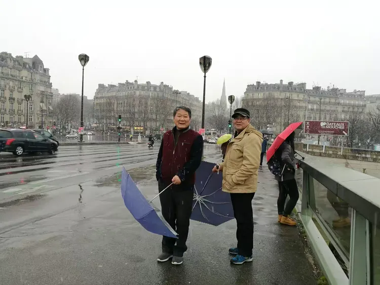 斯洛文尼亚击剑选手喜获奖牌 斯洛文尼亚击剑选手喜获奖牌