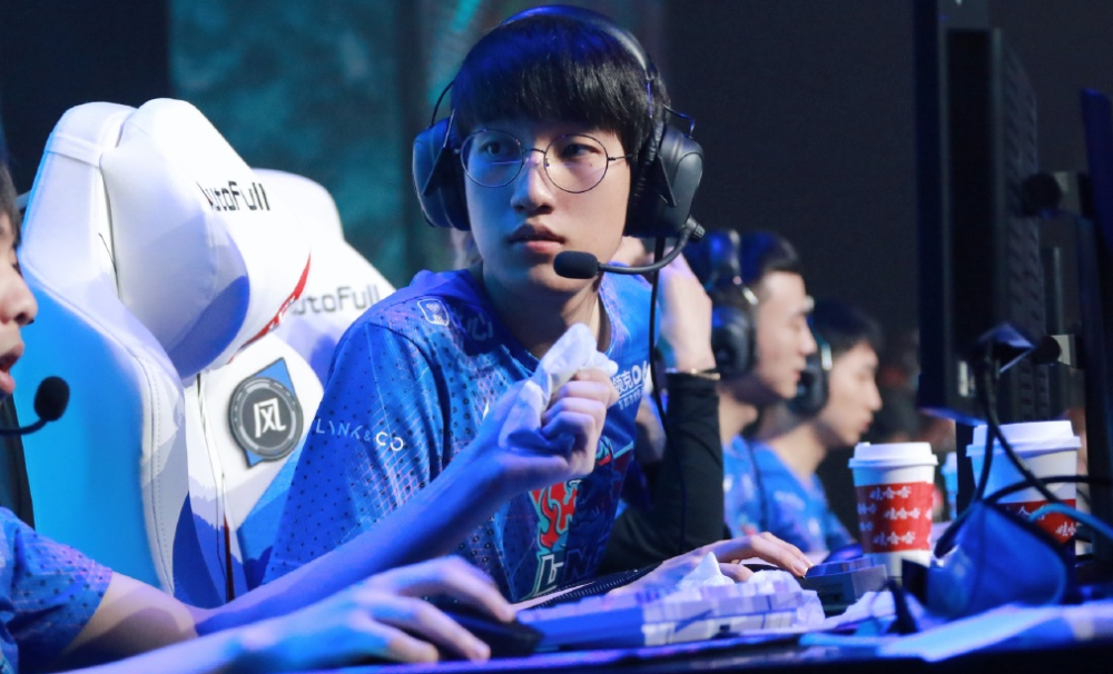 FPX横扫T1，Tarzan单局斩获MVP强强对话全球总决赛，留下经典瞬间