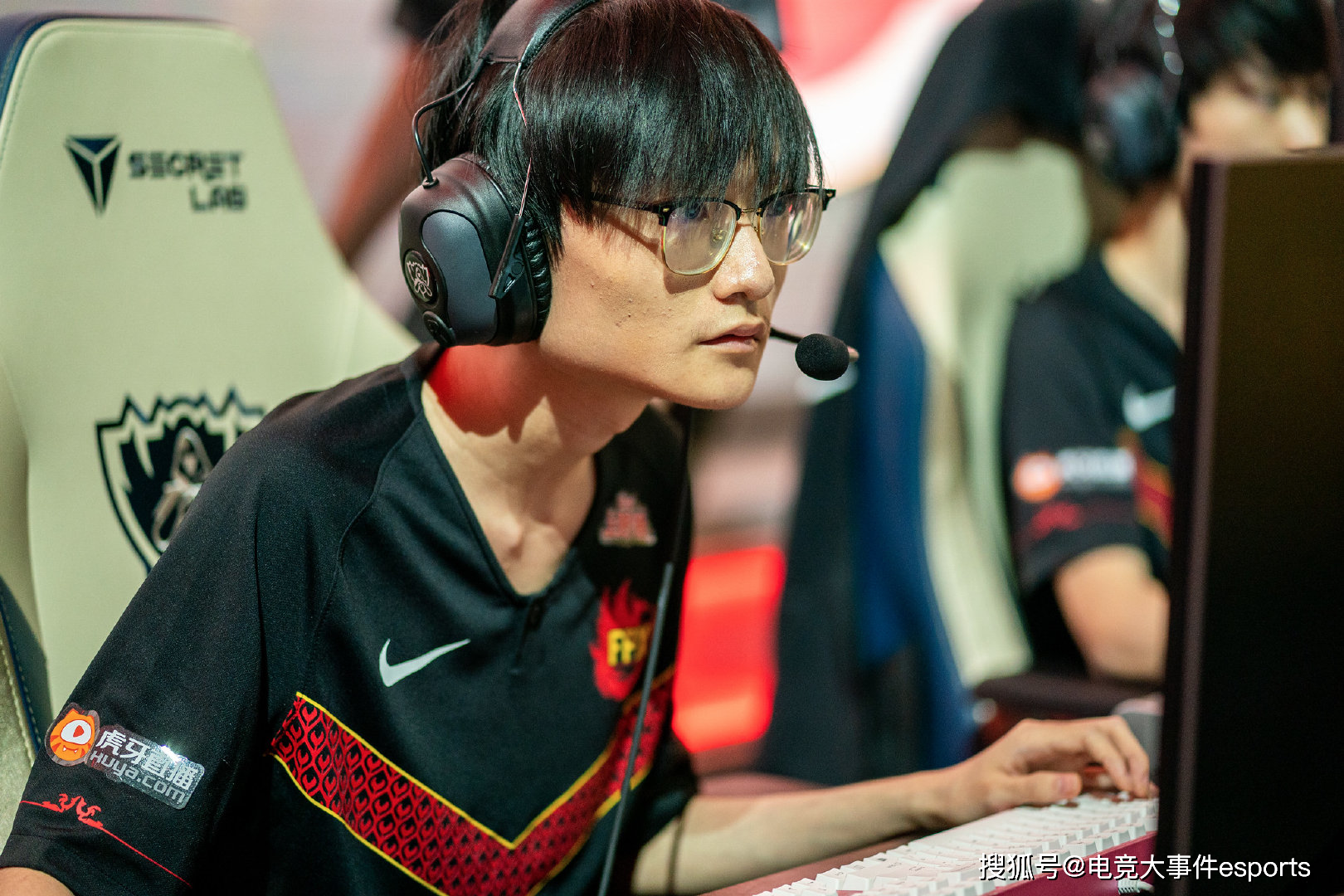 HKA碾压FPX，Doinb打出惊人五杀峡谷大战全球总决赛，让粉丝疯狂欢呼