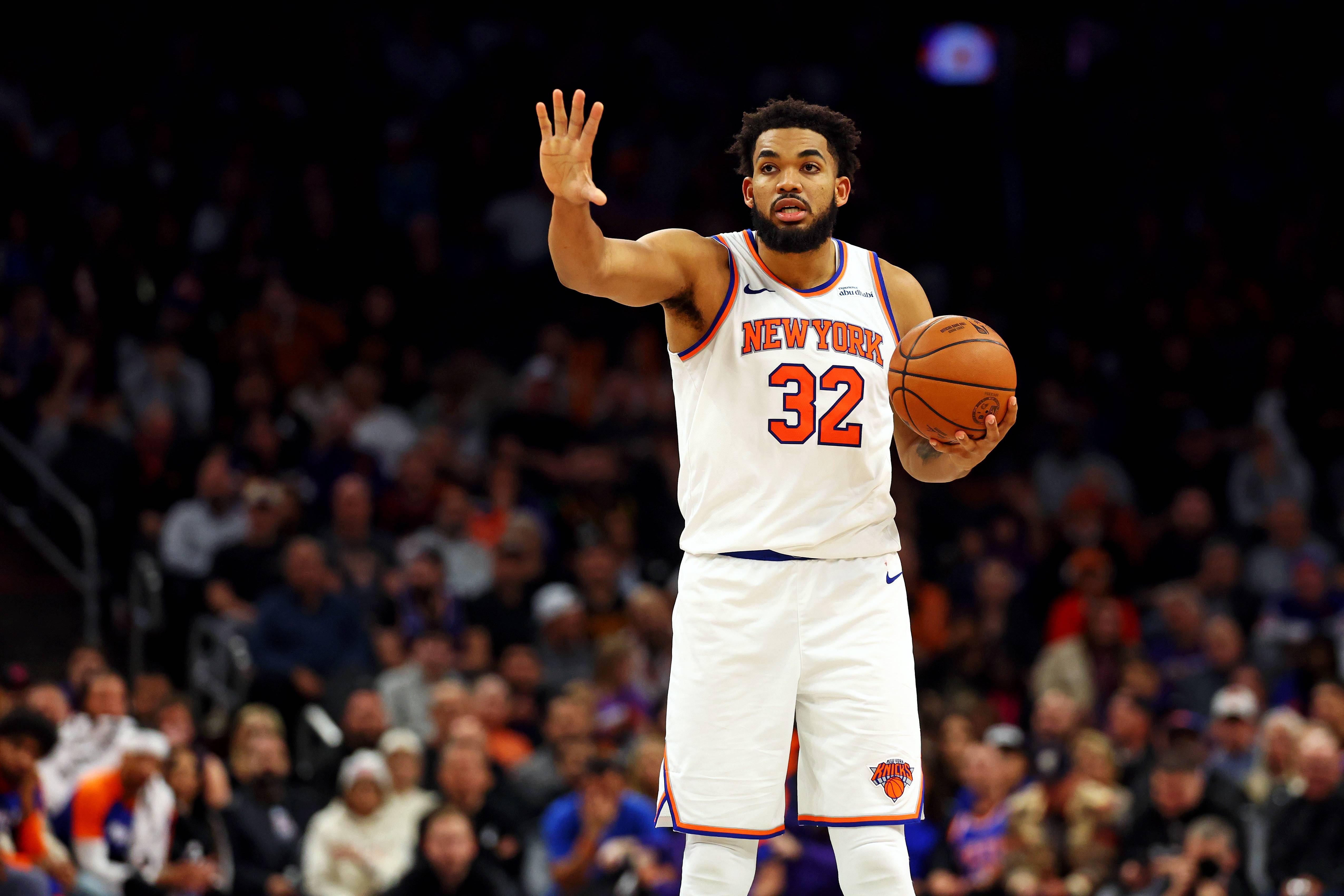 包含活塞队关键时刻进攻乏力，需加强比赛经验的词条