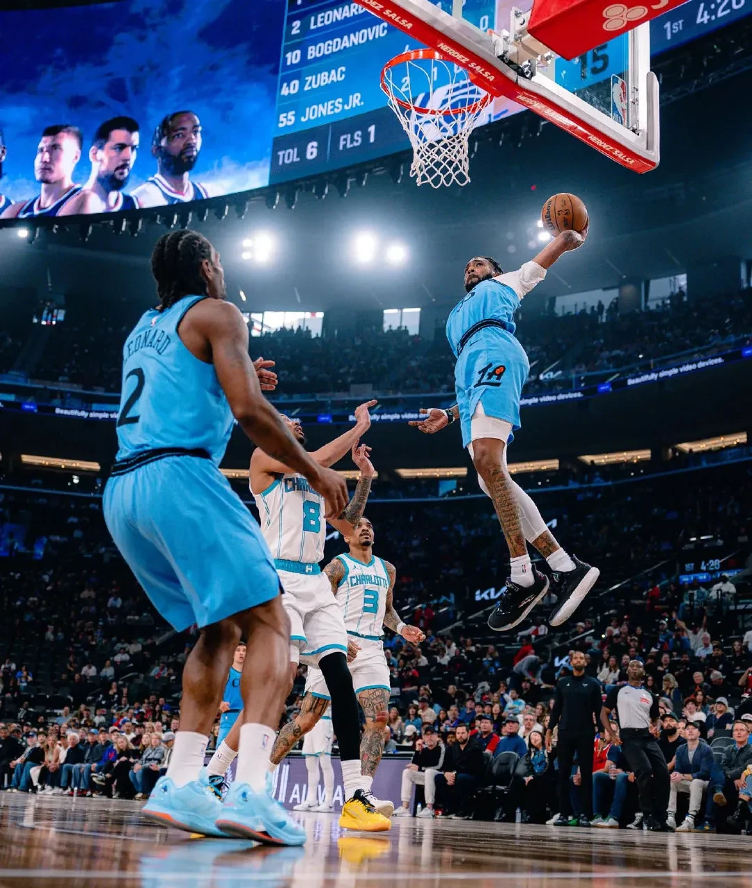 快船主场击败开拓者,继续保持不败金身 快船主场击败开拓者,继续保持不败金身