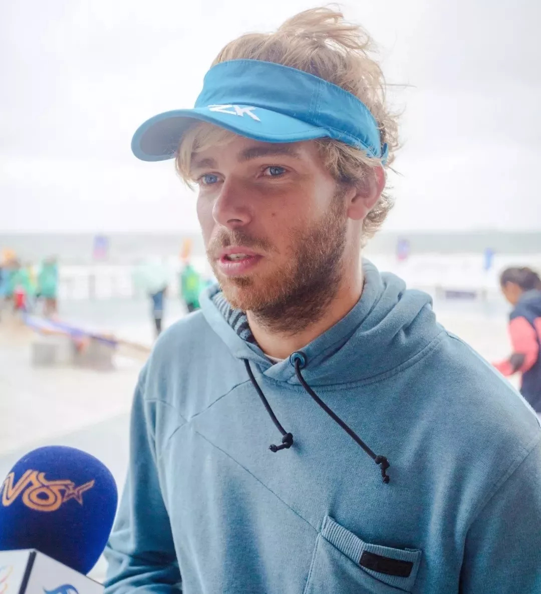 巴西风筝冲浪选手登上领奖台