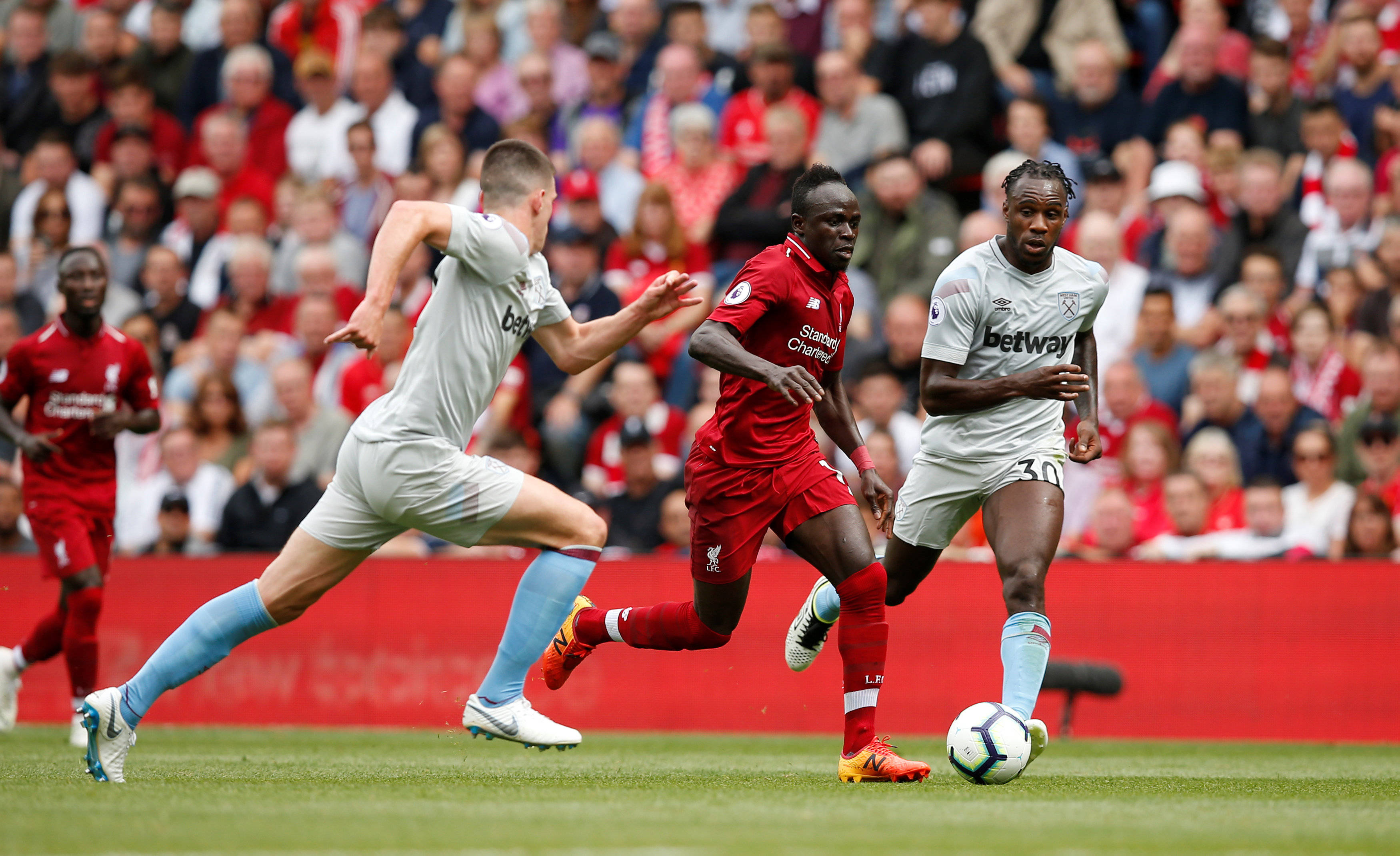 西汉姆联球员积极备战传奇大战的简单介绍