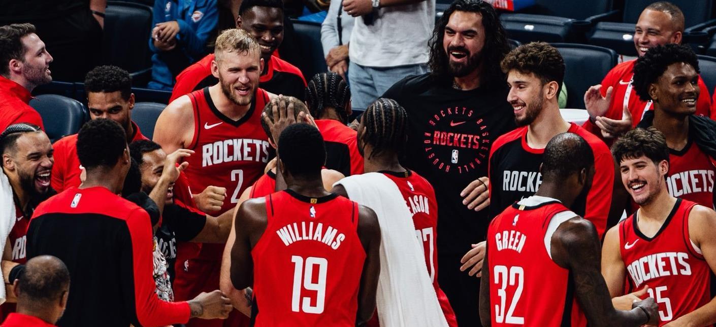 雄鹿主场取胜爵士，保持领先地位