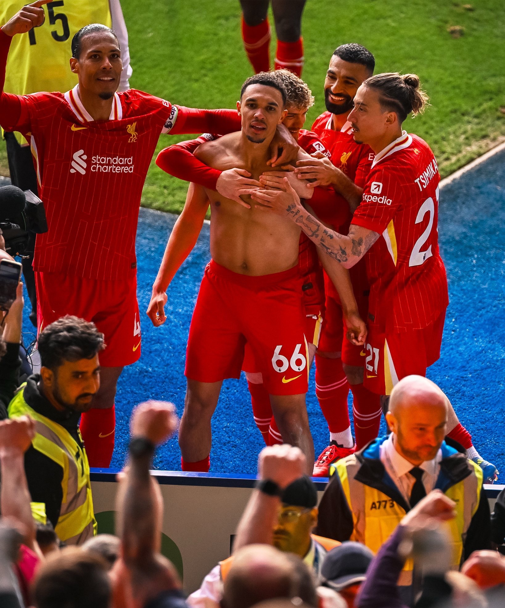 利物浦险胜勒沃库森，阿圭罗带队取胜